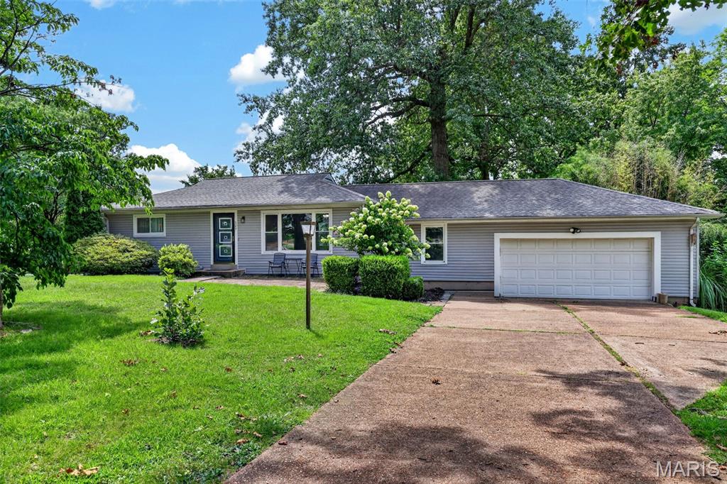2nd image of 127 Applegate Ln, Ballwin, MO 63011 | MLS# MIS26053239