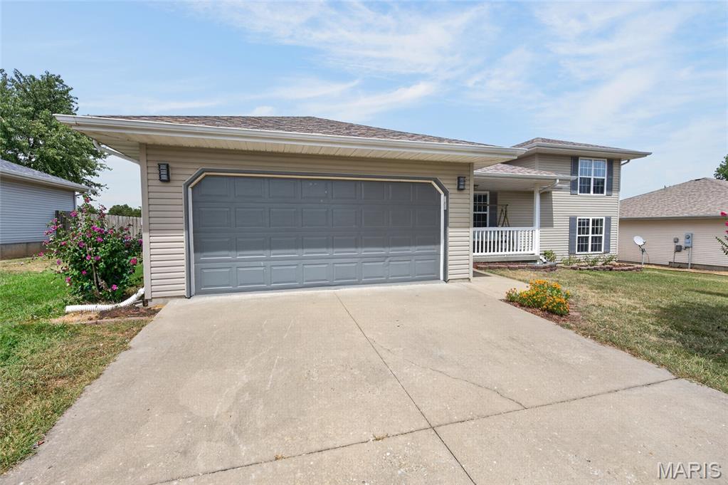 3rd image of 1325 Nathaniel Dr, Lebanon, MO 65536 | MLS# MIS26053318
