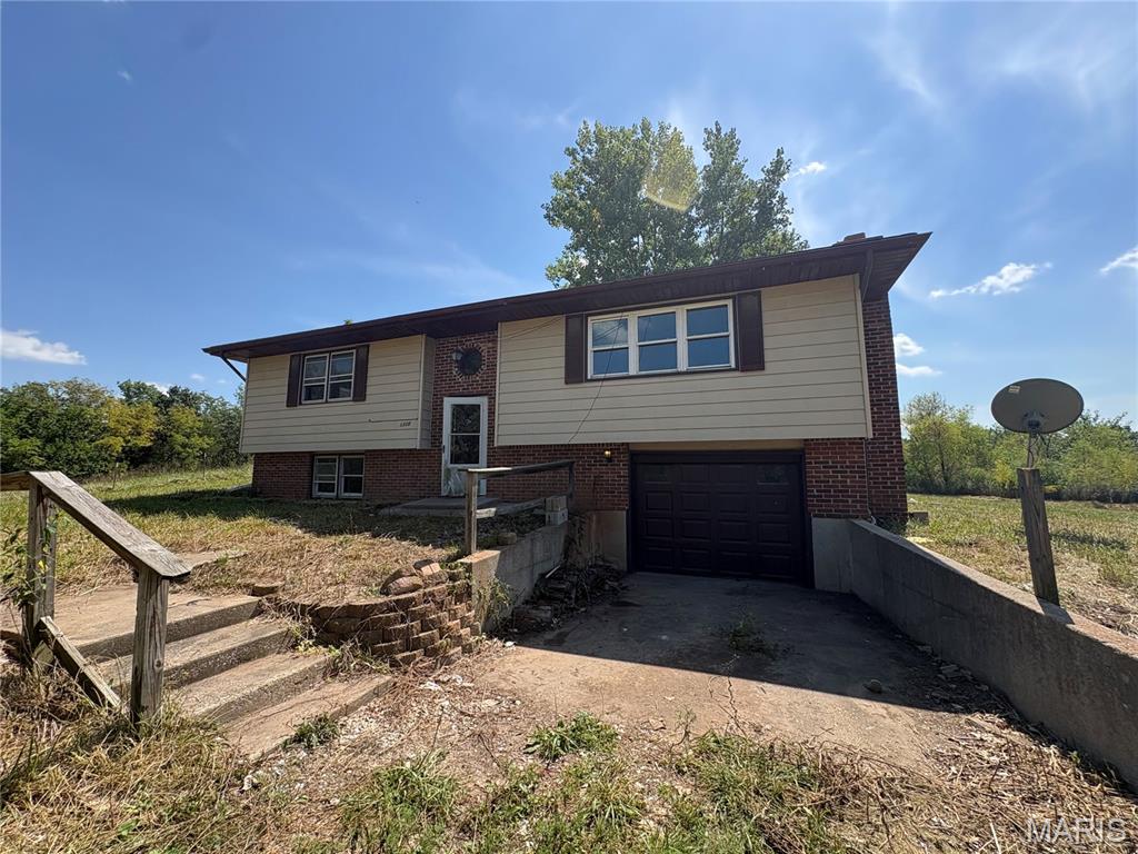 Photo 1 of Single family home for sale at 1310 Private Rd 1337, Moberly, MO 65270 | MLS# MIS26053325 | Listing updated on 2026-09-04