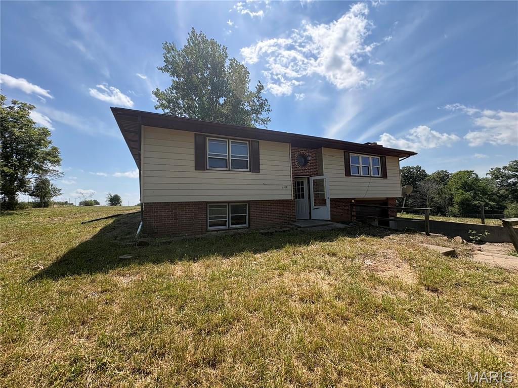 Photo 5 of Single family home for sale at 1310 Private Rd 1337, Moberly, MO 65270 | MLS# MIS26053325 | Listing updated on 2026-09-04