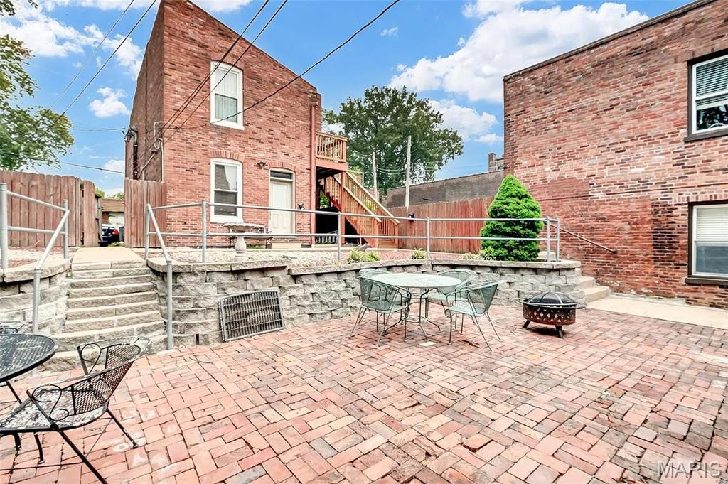 2nd image of 915 Allen Ave, Saint Louis, MO 63104