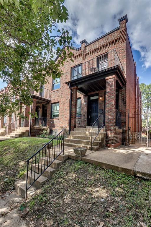 2nd image of 3321 Demenil Pl, Saint Louis, MO 63118 | MLS# MIS26053465