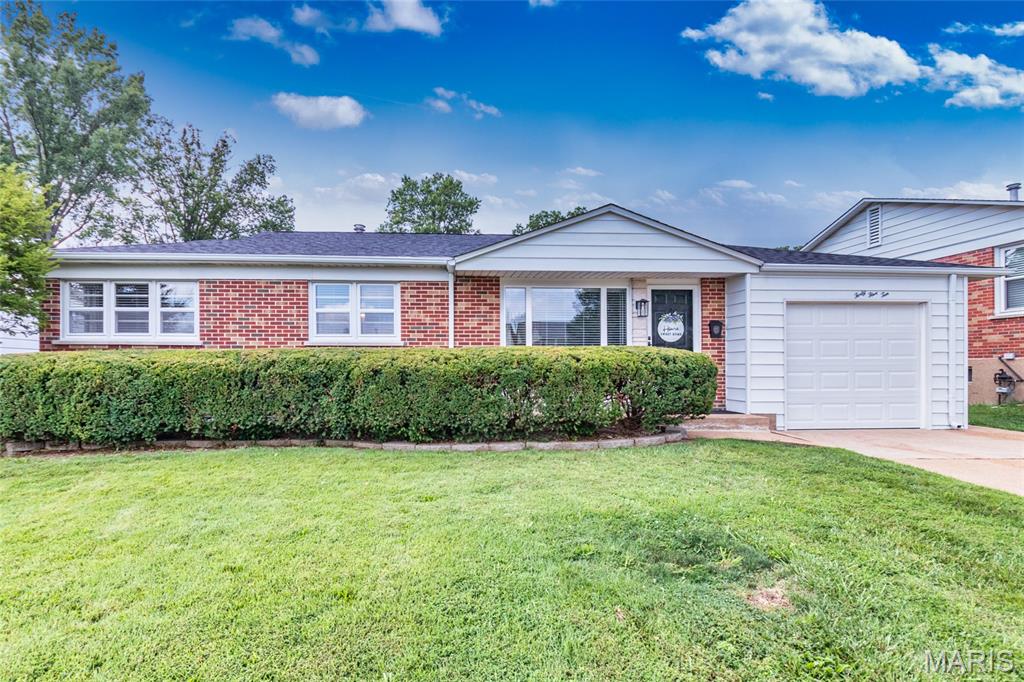 1st image of 4510 Tomahawk Dr, Saint Louis, MO 63123 | MLS# MIS26053485