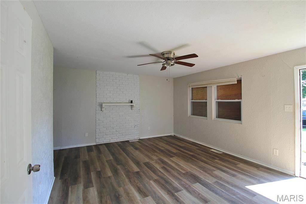 4th image of 1605 Parklane Dr, East Saint Louis, IL 62206 | MLS# MIS26053539