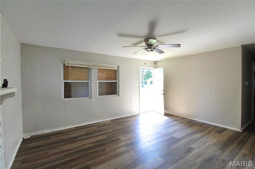 2nd image of 1605 Parklane Dr, East Saint Louis, IL 62206 | MLS# MIS26053539