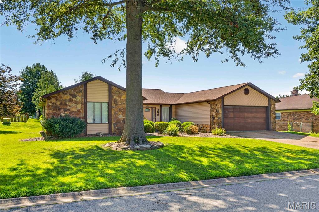 2nd image of 10 El Cerrito Dr, Belleville, IL 62221 | MLS# MIS26053551