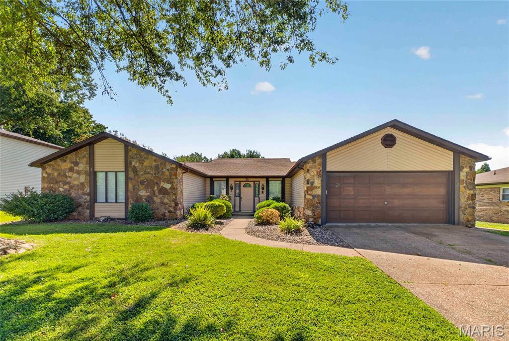 1st image of 10 El Cerrito Dr, Belleville, IL 62221 | MLS# MIS26053551
