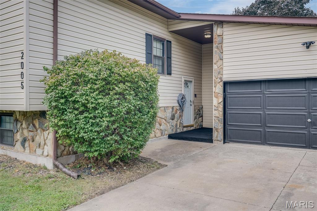 3rd image of 2005 Maple Tree Ln, East Saint Louis, IL 62206 | MLS# MIS26053568