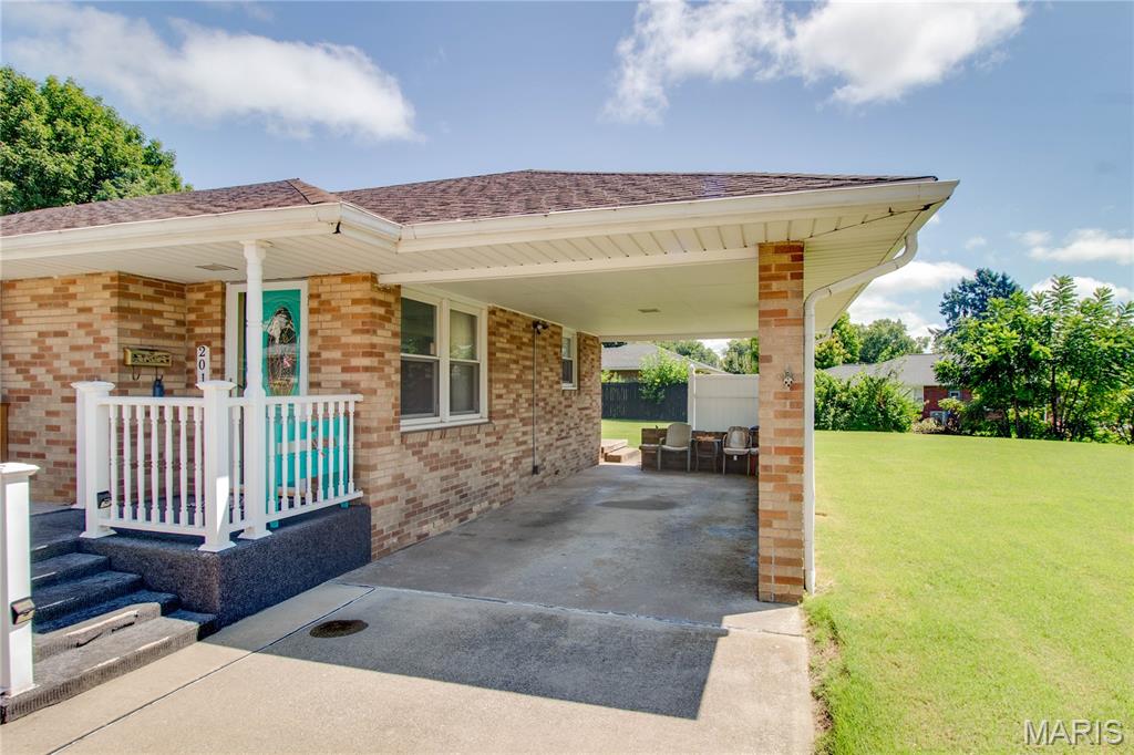 4th image of 201 Longfellow Ave, Alton, IL 62002 | MLS# MIS26053606