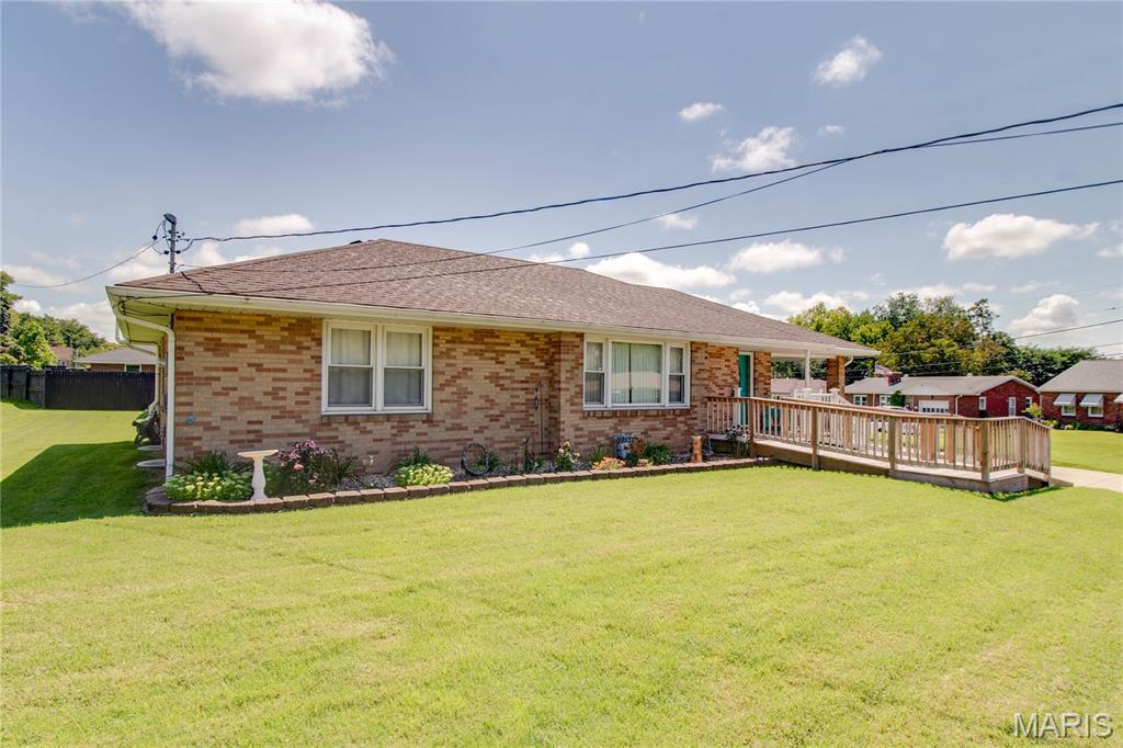 3rd image of 201 Longfellow Ave, Alton, IL 62002 | MLS# MIS26053606