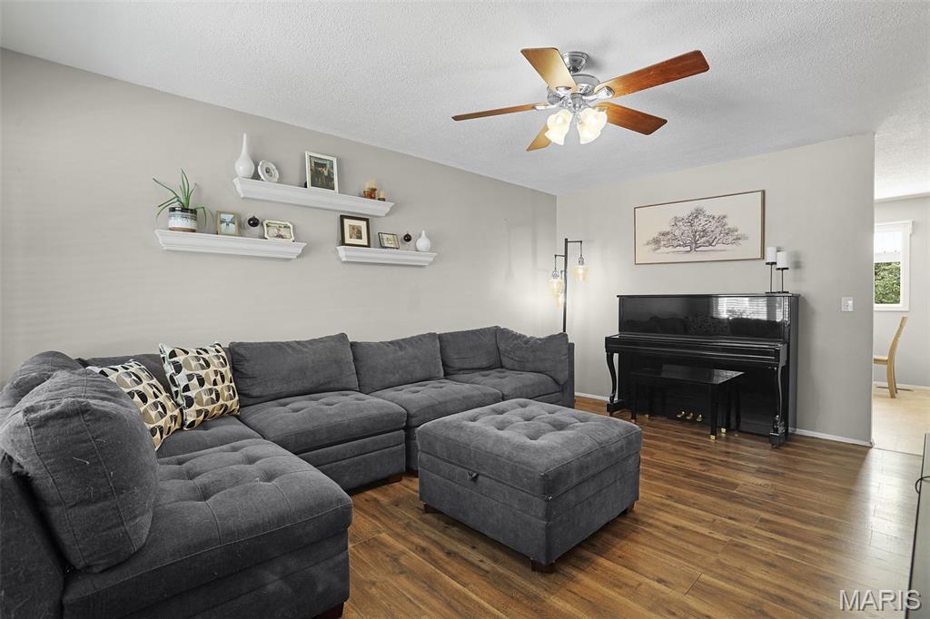 3rd image of 1704 E 9Th St, Washington, MO 63090 | MLS# MIS26053618