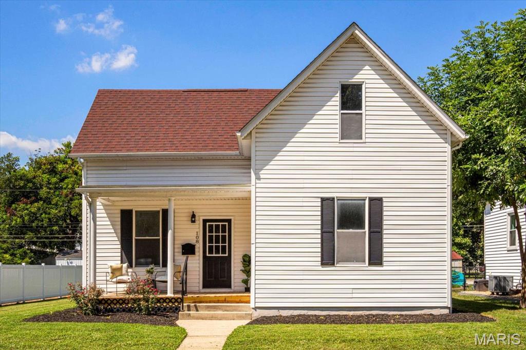 2nd image of 108 S Vine St, Freeburg, IL 62243 | MLS# MIS26053687