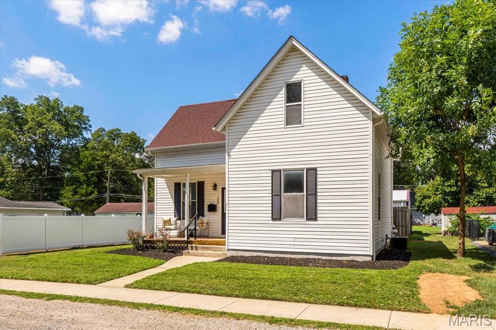 4th image of 108 S Vine St, Freeburg, IL 62243 | MLS# MIS26053687