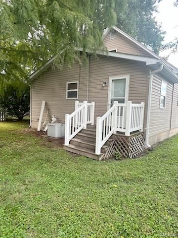 3rd image of 327 Sycamore St, Carrollton, IL 62016 | MLS# MIS26053695