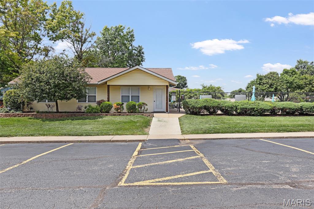 2nd image of 1630 Summergate Pkwy, St Peters, MO 63303