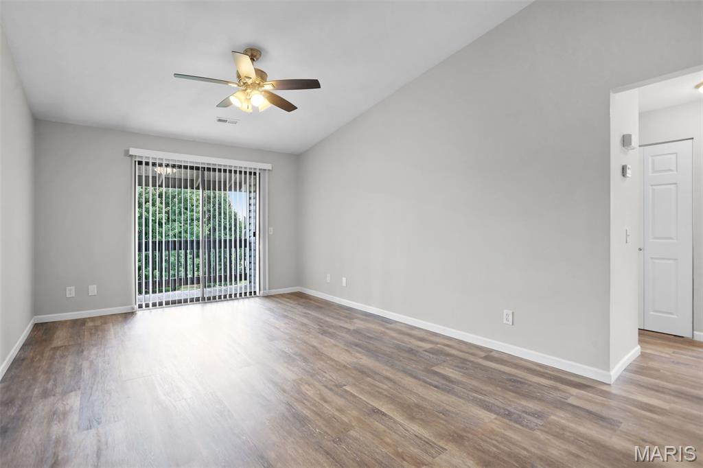 4th image of 1630 Summergate Pkwy #J, St Peters, MO 63303 | MLS# MIS26053704