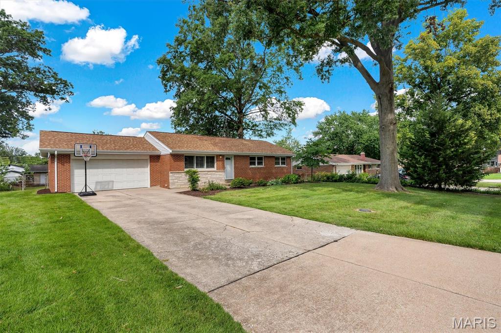 2nd image of 4 Montauk Dr, Saint Louis, MO 63146 | MLS# MIS26053748