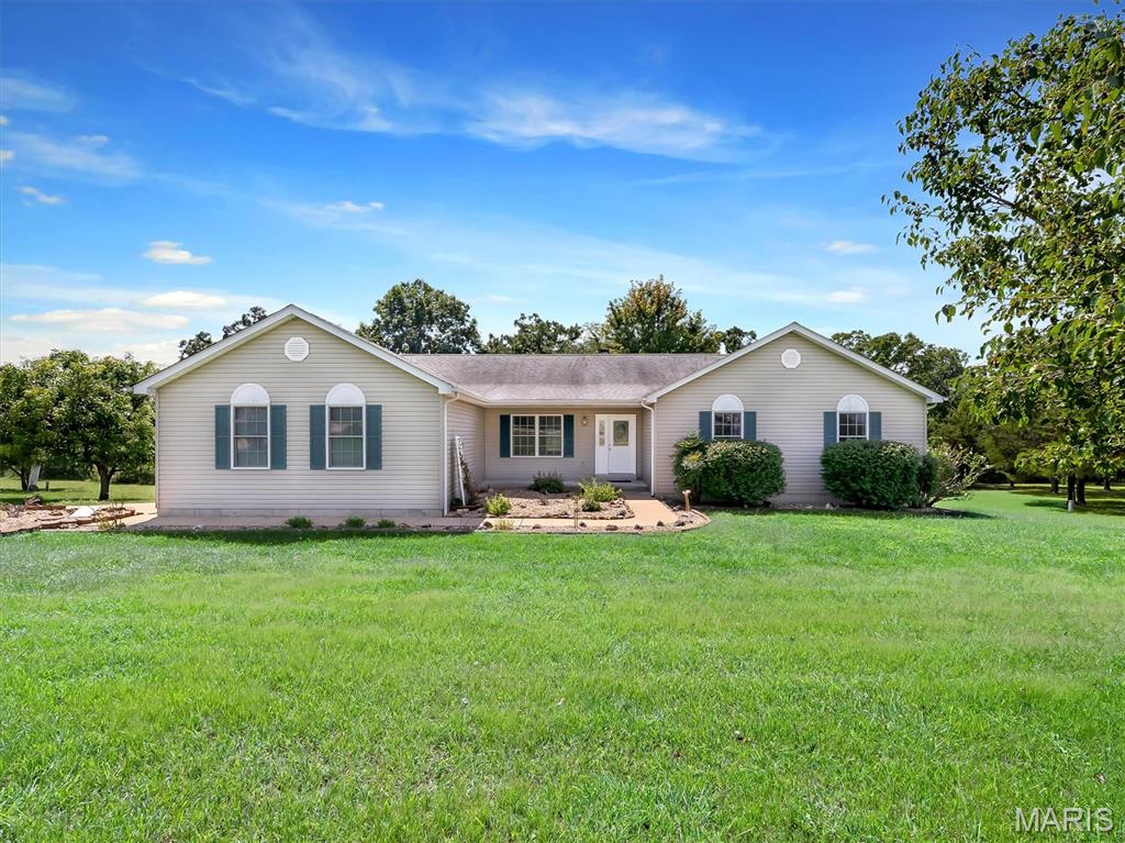 1st image of 114 E Ledge Rock Dr, De Soto, MO 63020 | MLS# MIS26053749