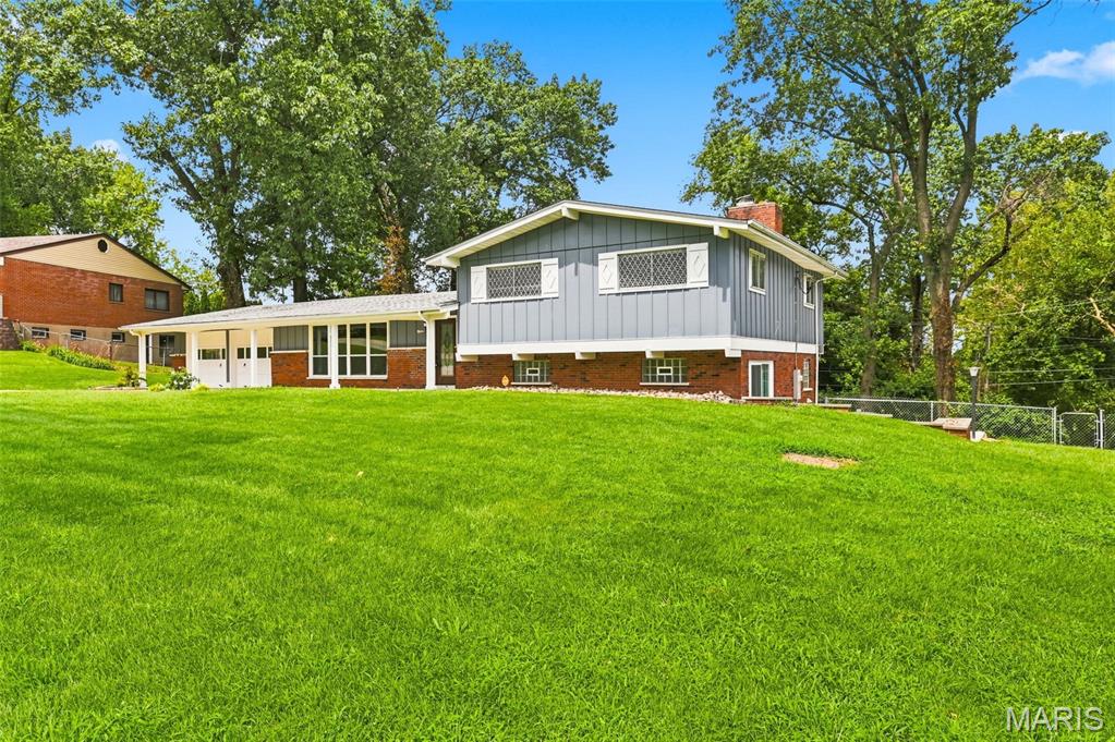 2nd image of 15 Harneywold Dr, Saint Louis, MO 63136 | MLS# MIS26053752