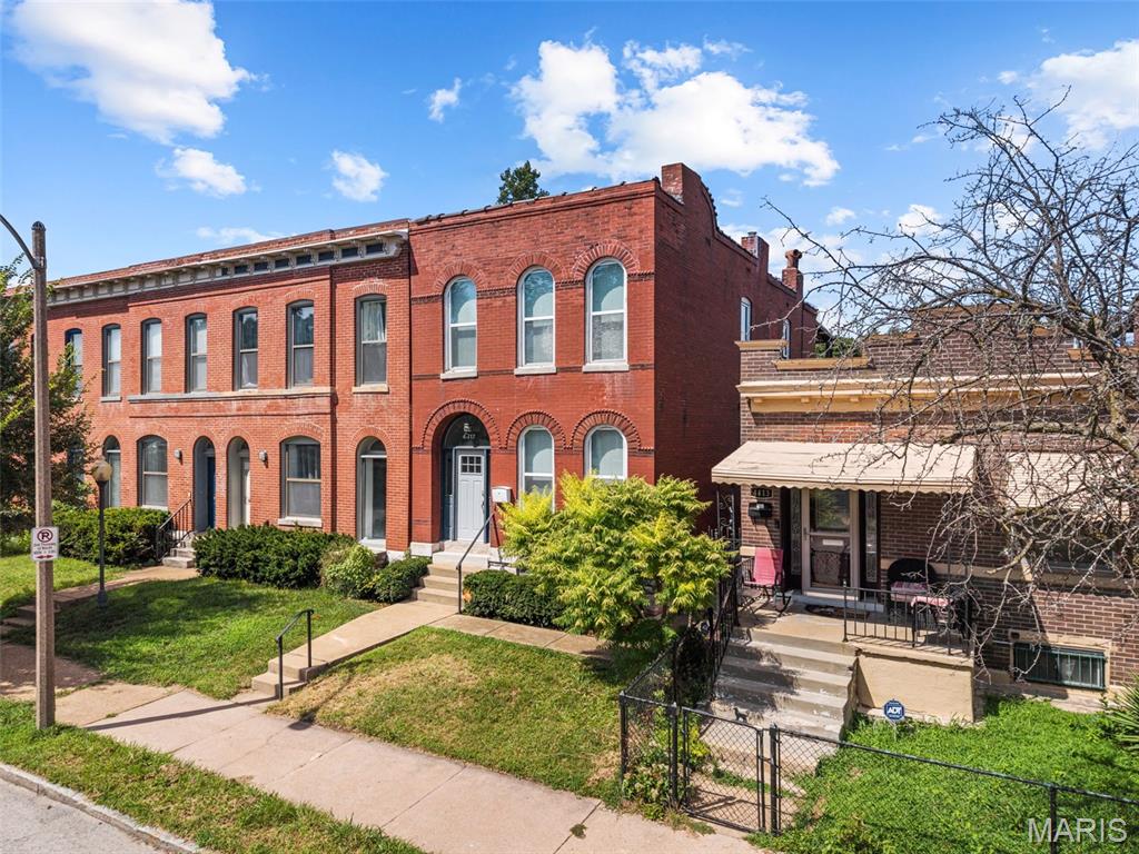 3rd image of 4417 Oakland Ave, Saint Louis, MO 63110 | MLS# MIS26053758