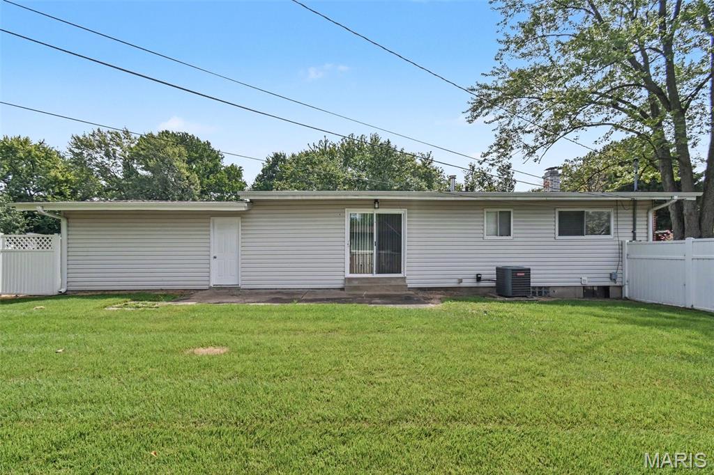 15th image of 225 Mohican Ln, Florissant, MO 63033 | MLS# MIS26053767