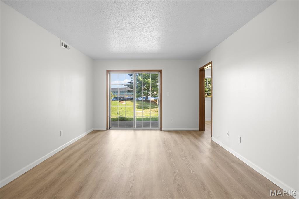 3rd image of 4233 Heritage Woods Dr, St. Louis, MO 63129