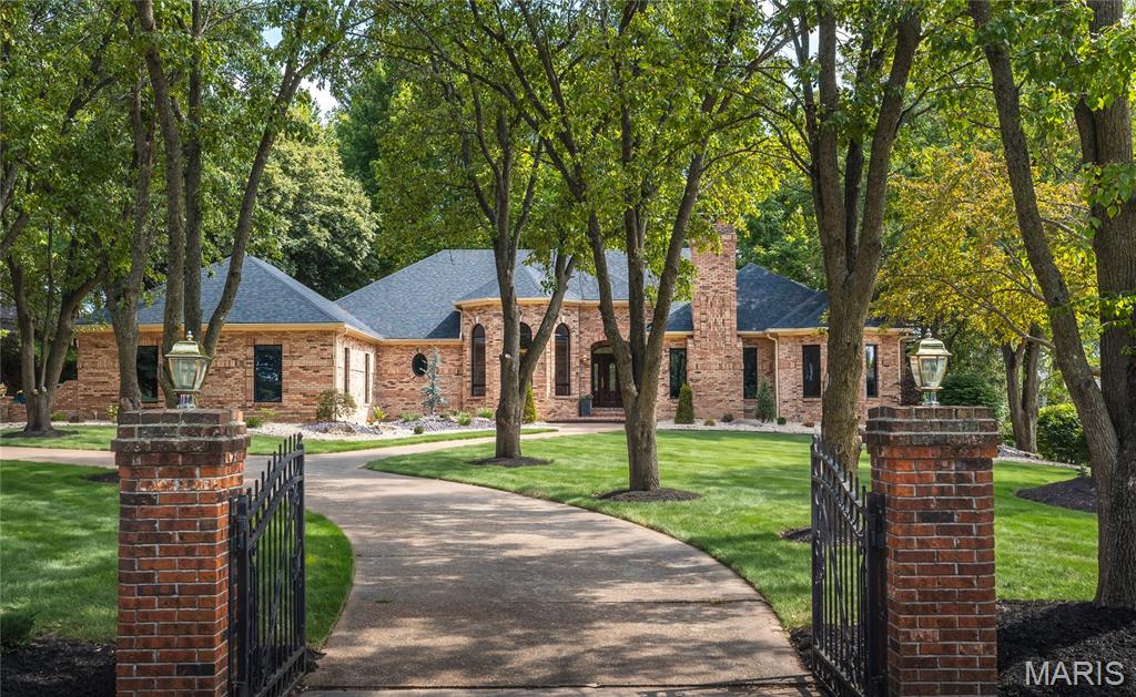 2nd image of 42 Country Club Dr, Edwardsville, IL 62025 | MLS# MIS26053817