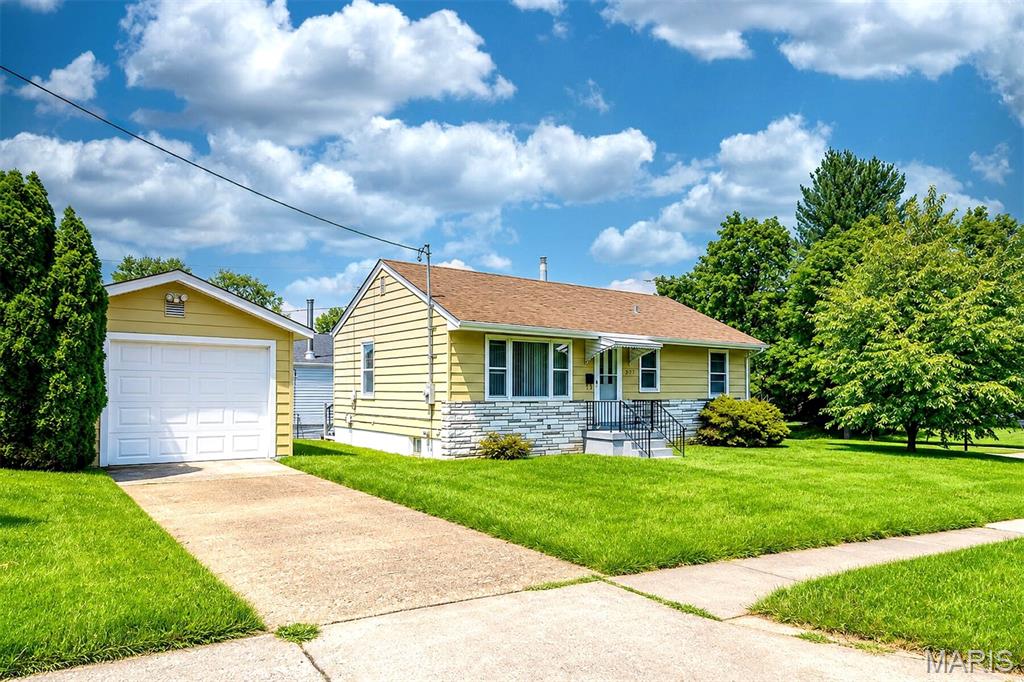 Photo 3 of Single family home for sale at 3349 Marmary Ln, Saint Ann, MO 63074 | MLS# MIS26053910 | Listing updated on 2026-09-04