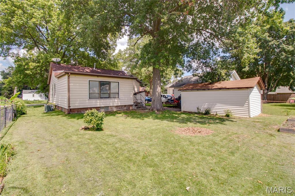 26th image of 3423 Thomas Ave, Alton, IL 62002 | MLS# MIS26053927