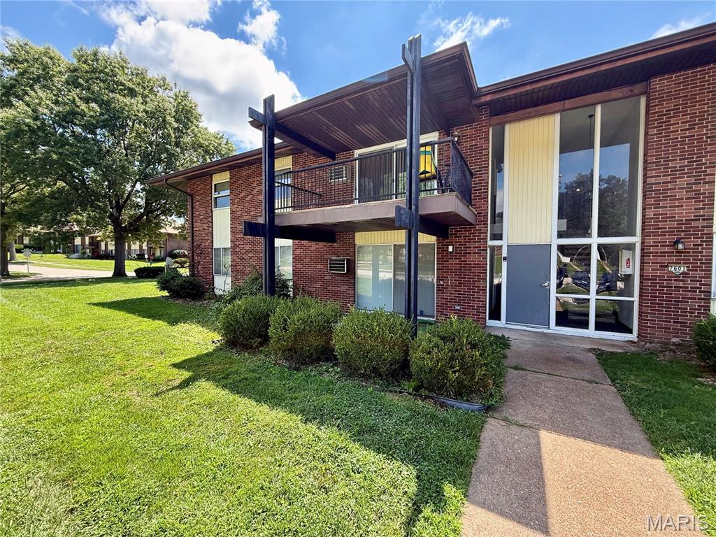 2nd image of 7601 Hazelcrest Dr #E, Hazelwood, MO 63042 | MLS# MIS26054001