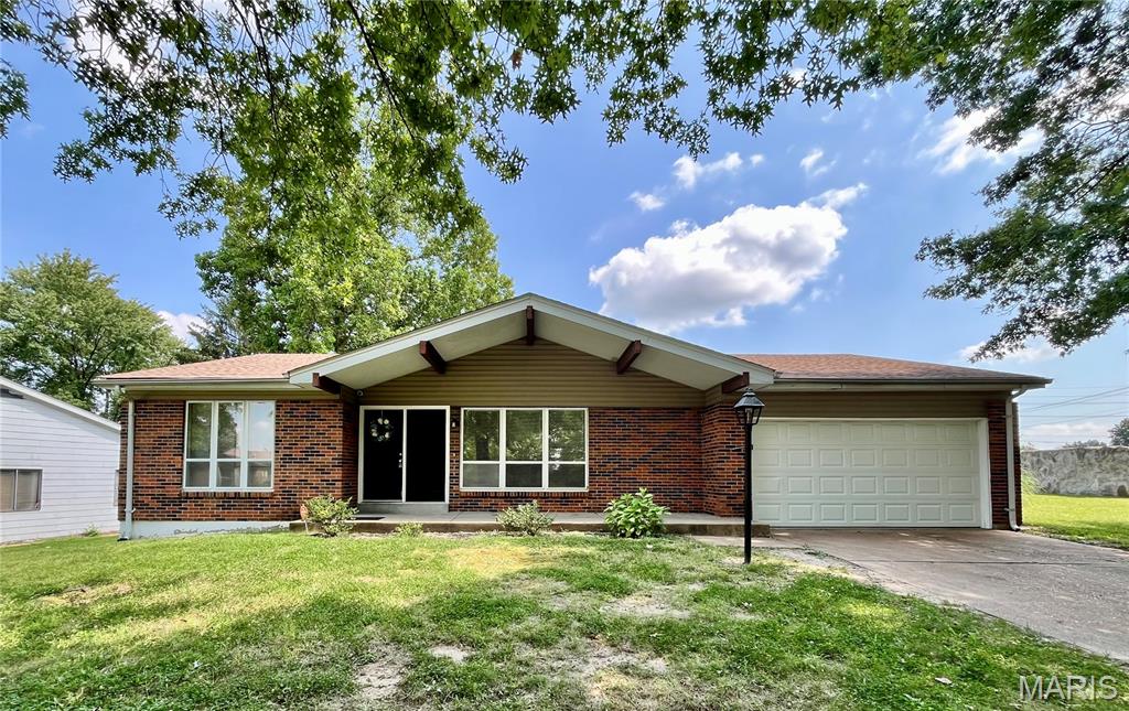 2nd image of 12804 Fox Haven Dr, Florissant, MO 63033 | MLS# MIS26054025