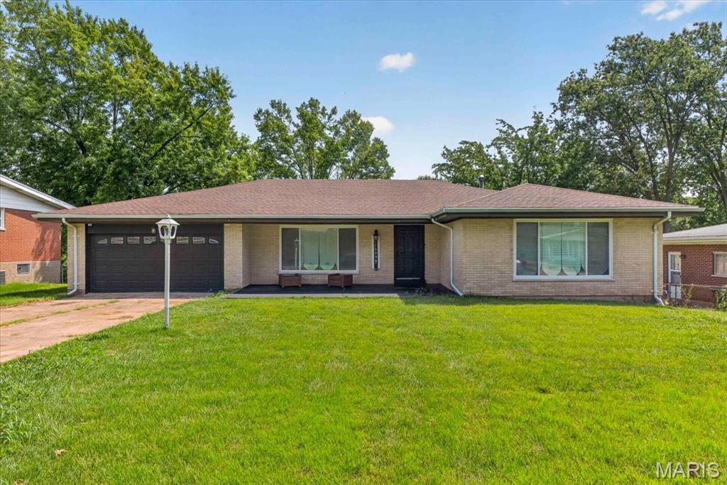 1st image of 13990 Le Sabre Dr, Florissant, MO 63034 | MLS# MIS26054033