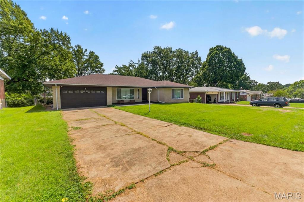 2nd image of 13990 Le Sabre Dr, Florissant, MO 63034 | MLS# MIS26054033