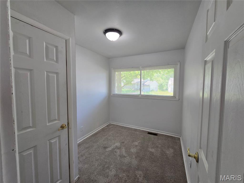 5th image of 10642 Dunkeld Cir, Saint Louis, MO 63137 | MLS# MIS26054040