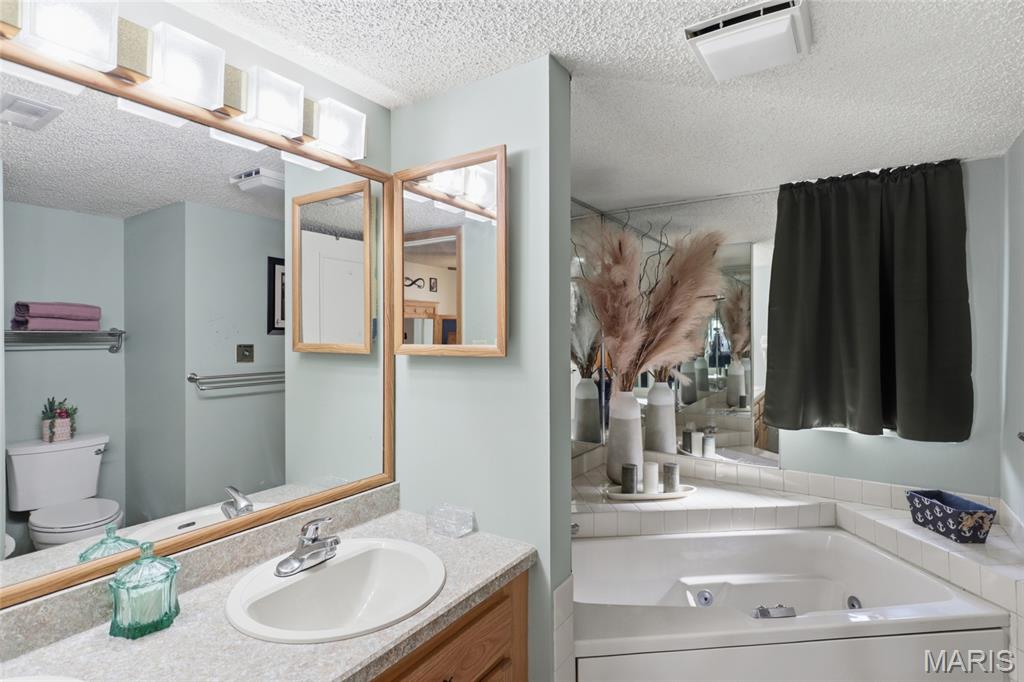 Photo 5 of Condo for sale at 343 Racquet Clb Dr #226, Lake Ozark, MO 65049 | MLS# MIS26054097 | Listing updated on 2026-09-03