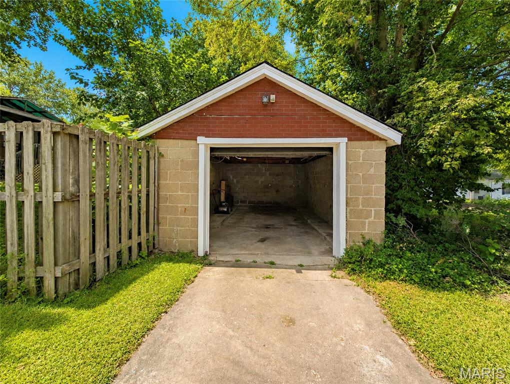 26th image of 226 W Main St, Lebanon, IL 62254 | MLS# MIS26054113