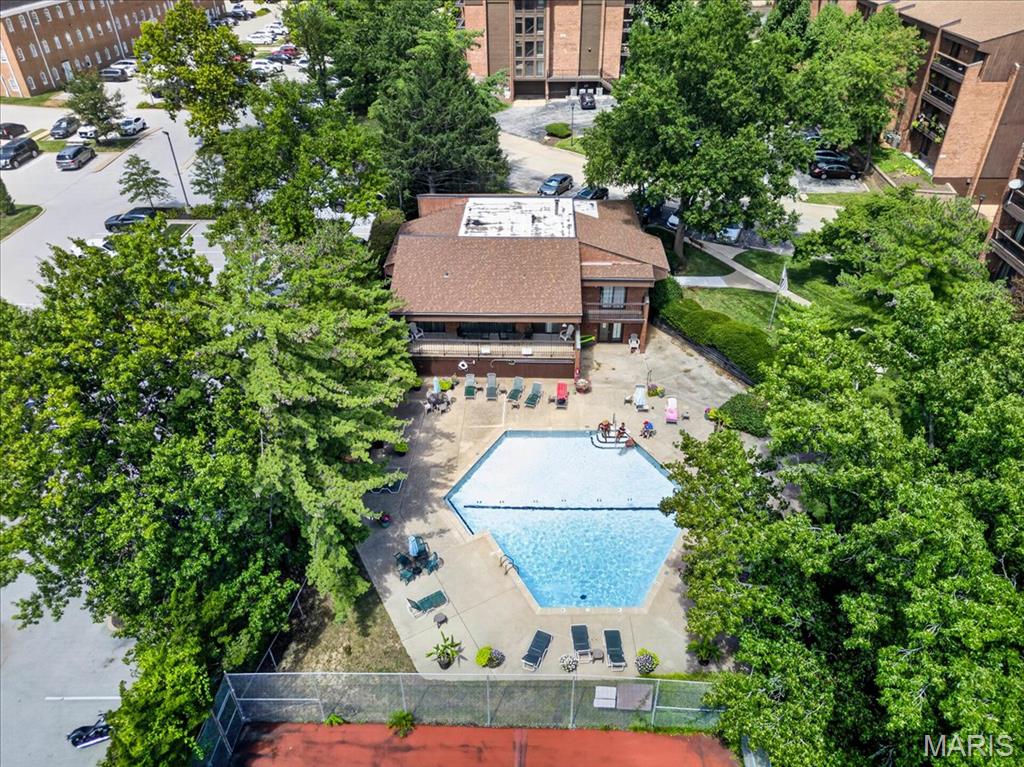 2nd image of 550 Coeur De Royale Dr, St Louis, MO 63141