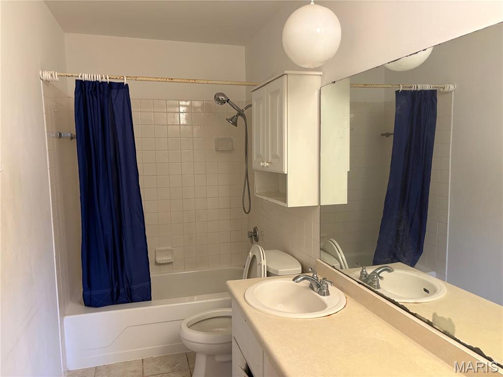 4th image of 10011 Echoridge Ln, Mehlville, MO 63123