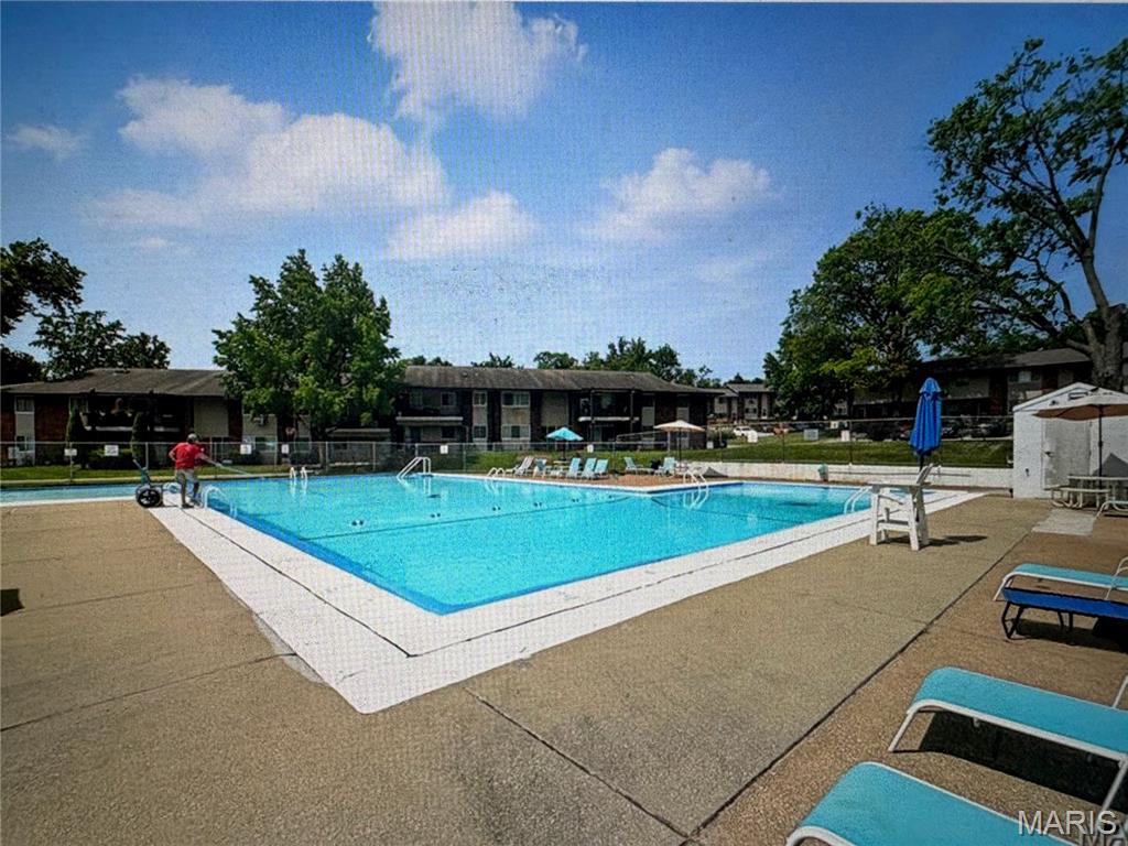 2nd image of 10011 Echoridge Ln, Mehlville, MO 63125