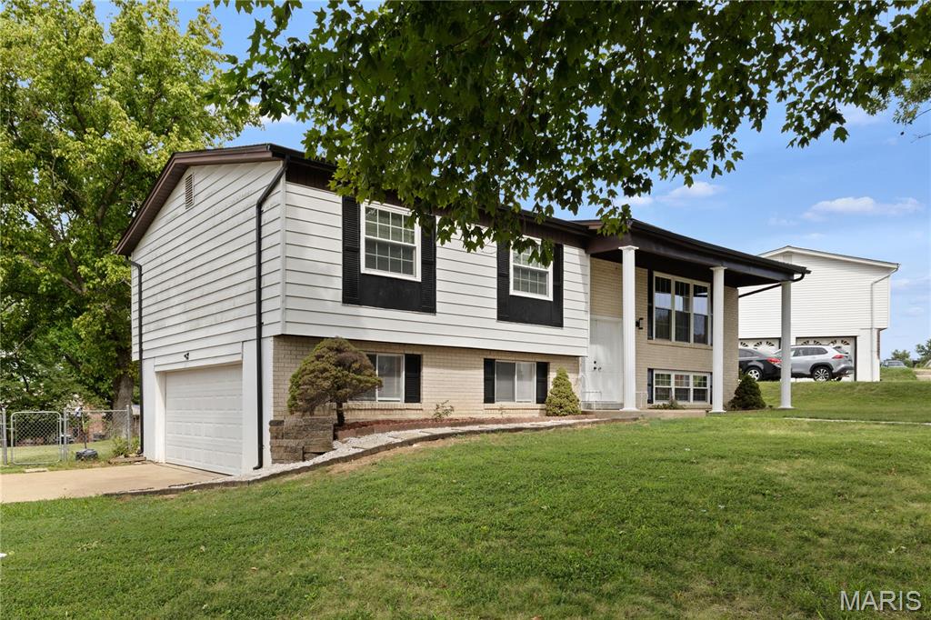 2nd image of 6018 Gatling Dr, Oakville, MO 63129 | MLS# MIS26054357