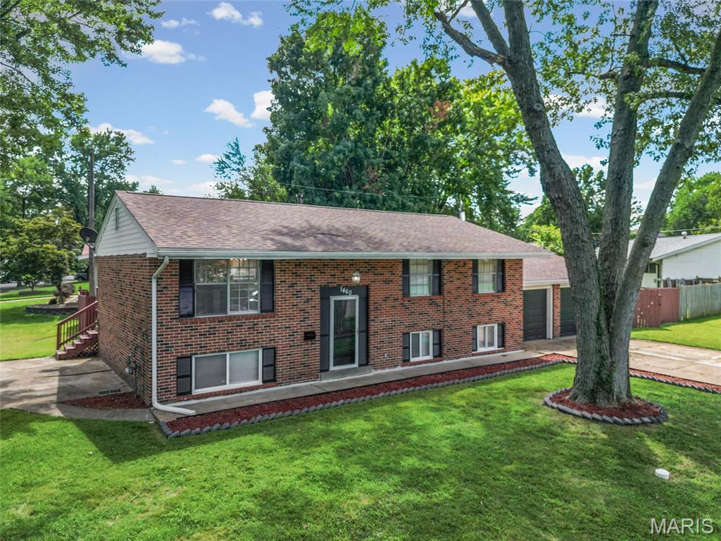 image of 1460 Fox Run Dr, Florissant, MO 63033 | MLS# MIS26054375