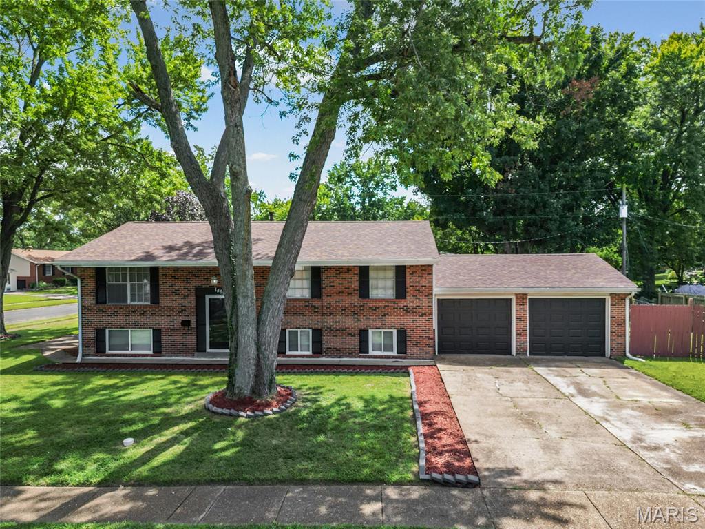 2nd image of 1460 Fox Run Dr, Florissant, MO 63033 | MLS# MIS26054375
