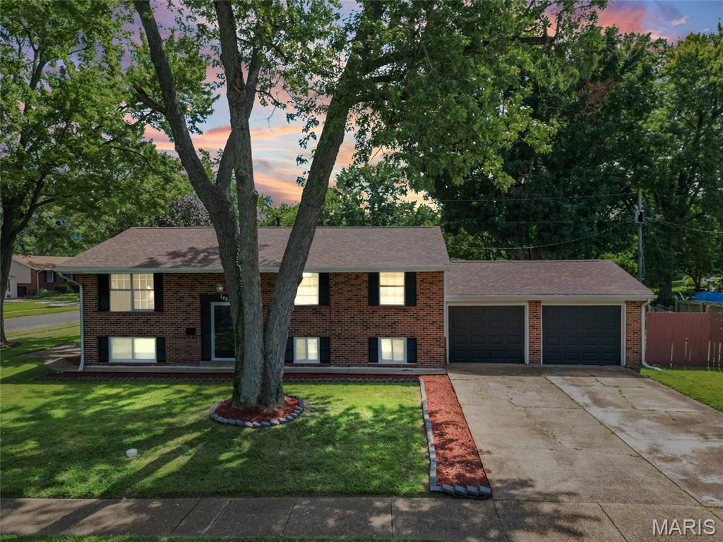 1st image of 1460 Fox Run Dr, Florissant, MO 63033 | MLS# MIS26054375