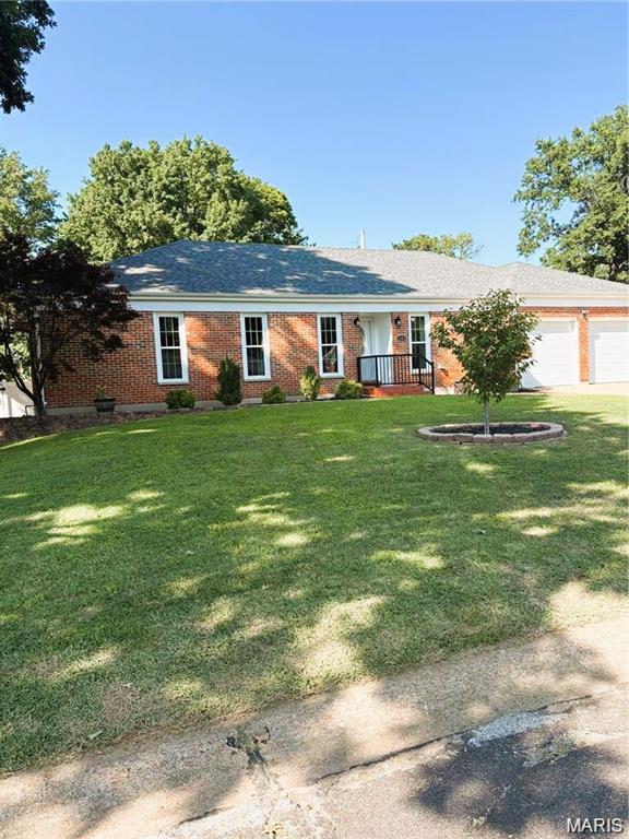 2nd image of 5849 Oak Branch Dr, St Louis, MO 63128 | MLS# MIS26054377