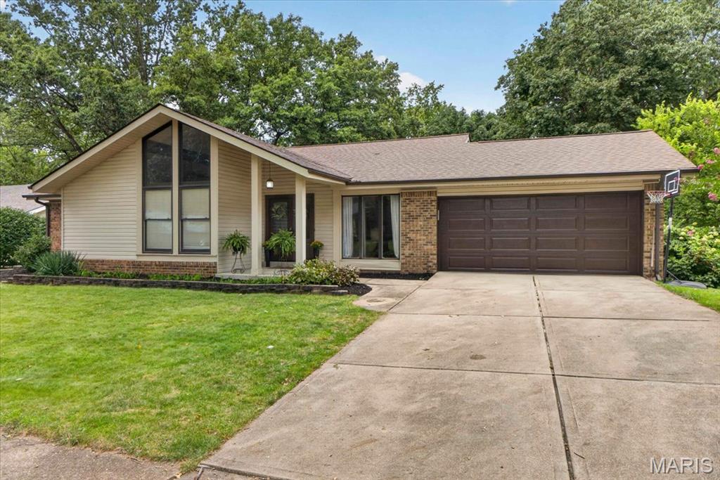 2nd image of 15250 Kingsman Cir, Chesterfield, MO 63017 | MLS# MIS26054457