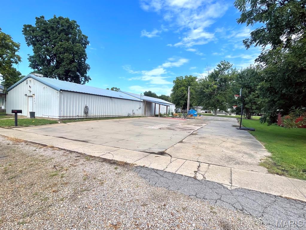 Photo 2 of Single family home for sale at 810 & 812 W Oak, Dexter, MO 63841 | MLS# MIS26054594 | Listing updated on 2026-09-01