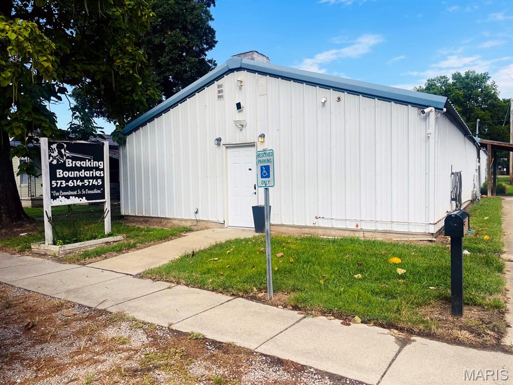 Photo 1 of Single family home for sale at 810 & 812 W Oak, Dexter, MO 63841 | MLS# MIS26054594 | Listing updated on 2026-09-01