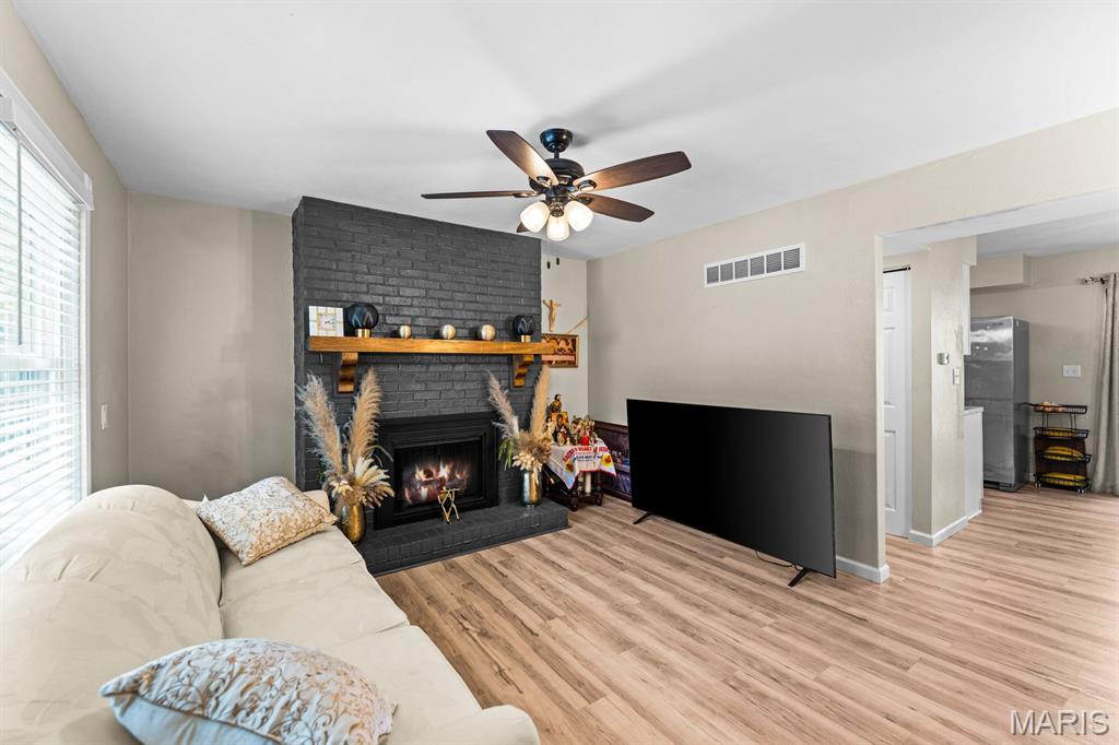 4th image of 903 Hampton Ct, Belleville, IL 62223 | MLS# MIS26054663
