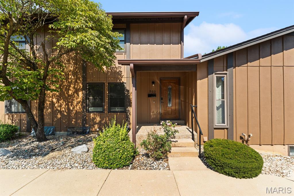1st image of 903 Hampton Ct, Belleville, IL 62223 | MLS# MIS26054663
