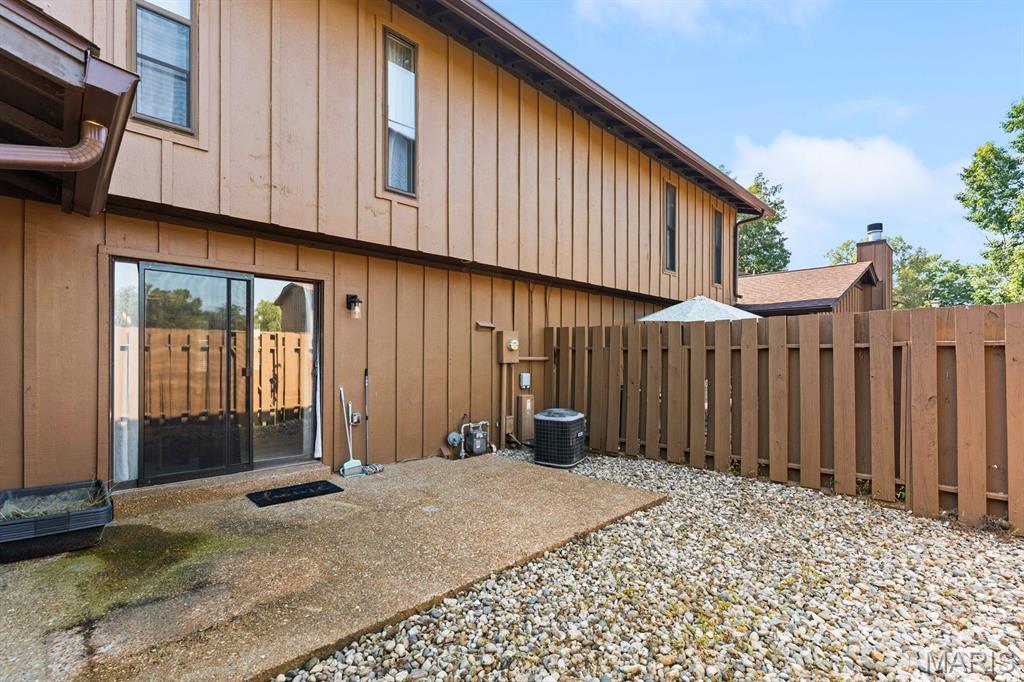 3rd image of 903 Hampton Ct, Belleville, IL 62223 | MLS# MIS26054663